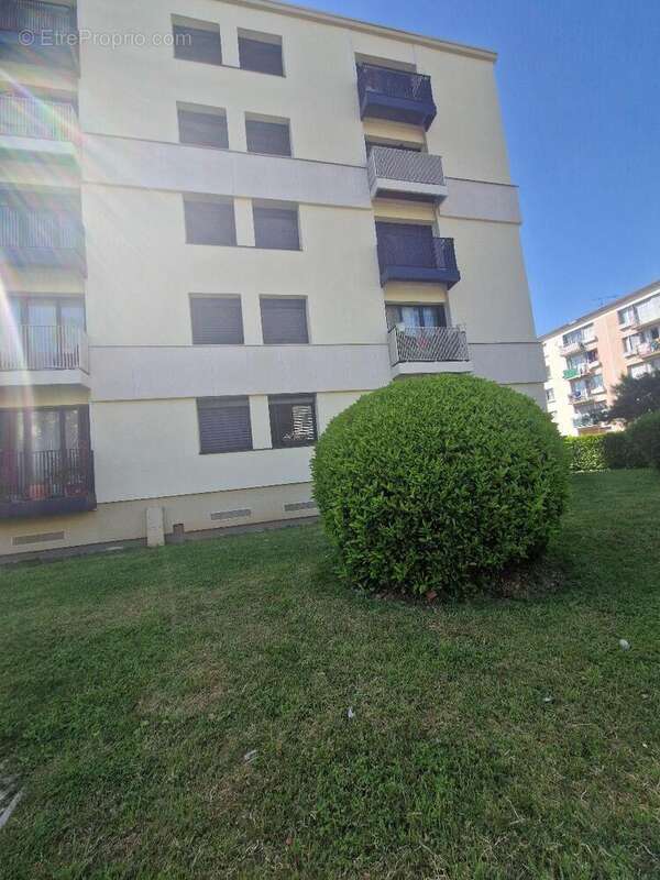   - Appartement à SAINT-PRIEST