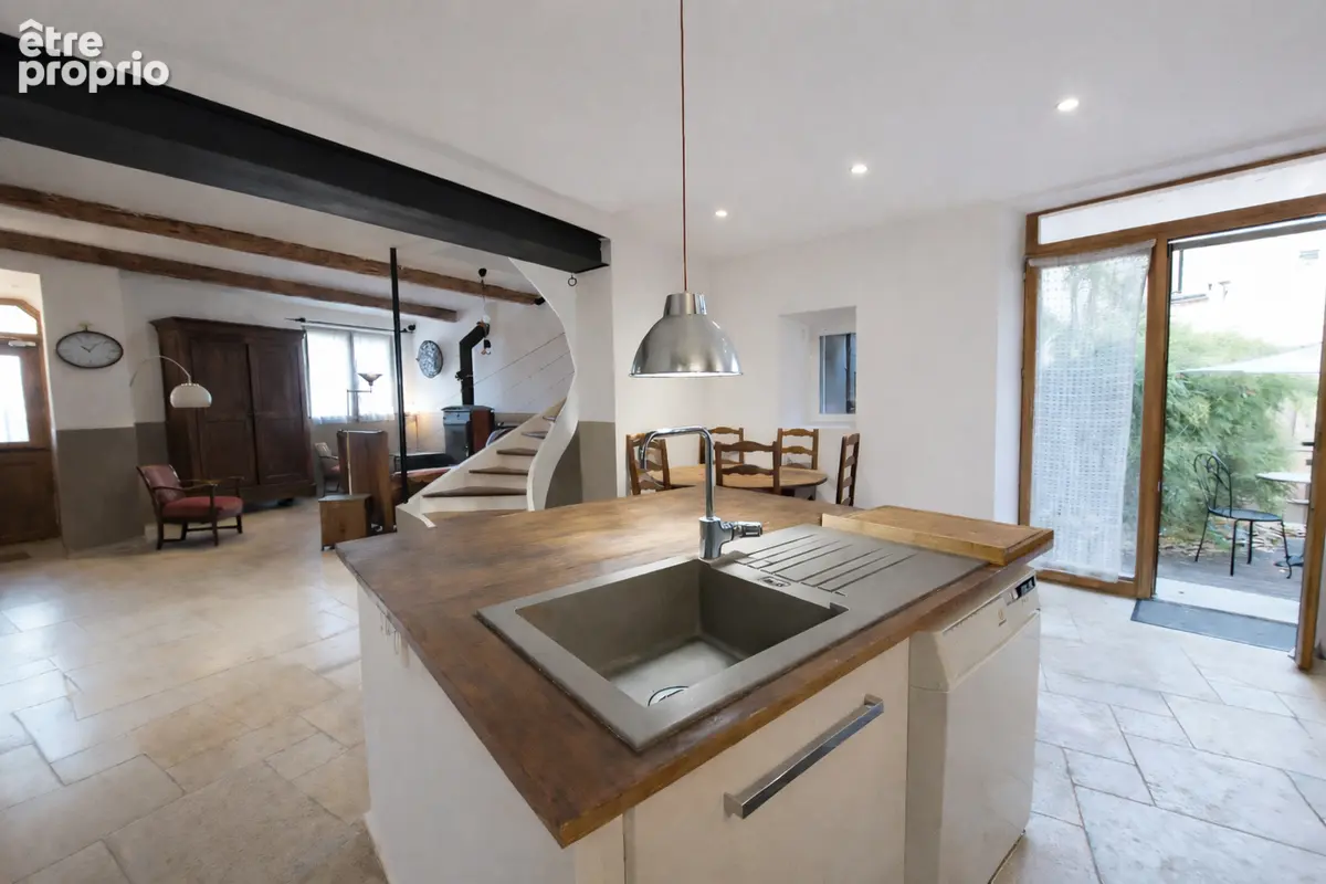 Maison de caractère + 3 suites + 50 m² à aménager : opportunité unique ! - photo 1