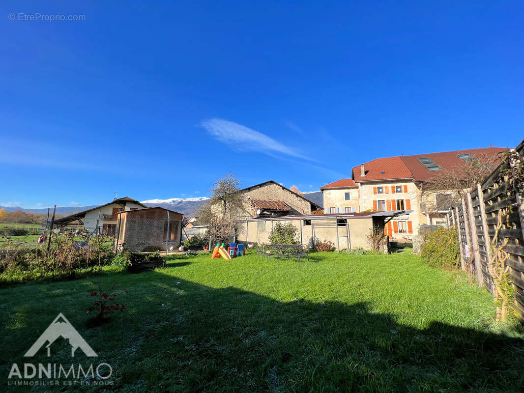 Maison à SAINT-GENIS-POUILLY