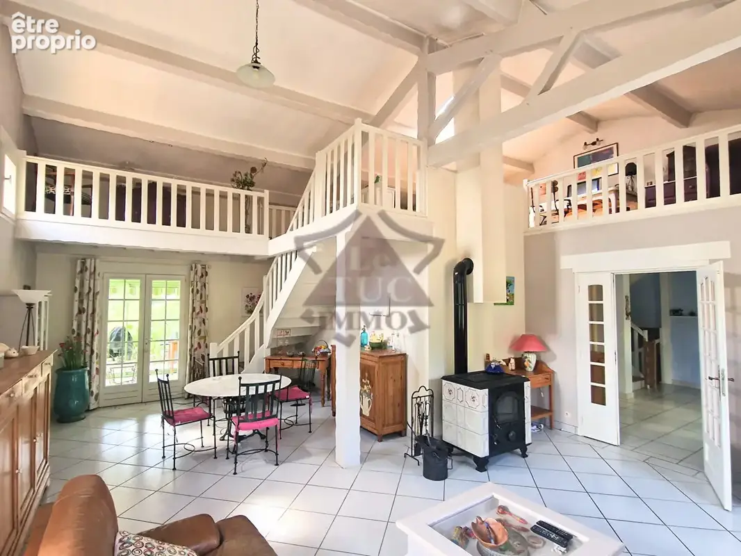 Maison avec piscine dans un environnement privilégié - photo 4