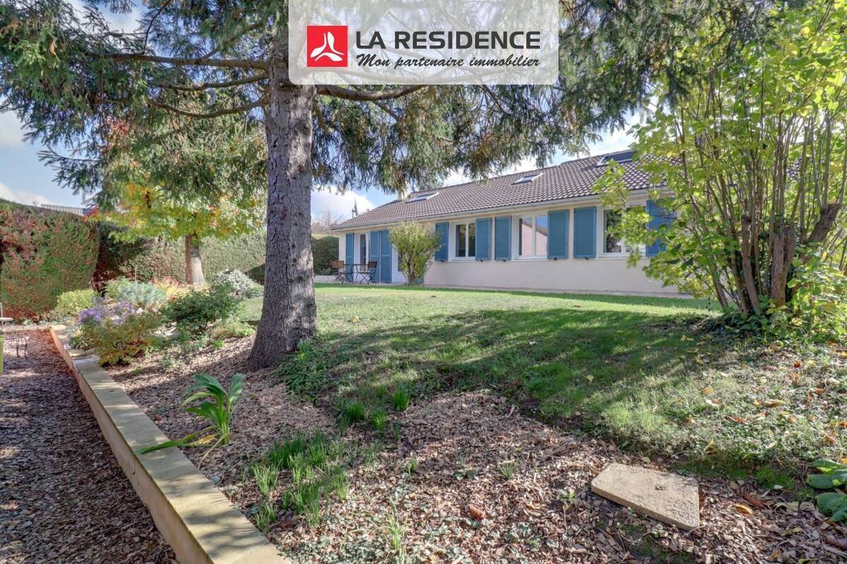 Maison à NEAUPHLE-LE-CHATEAU