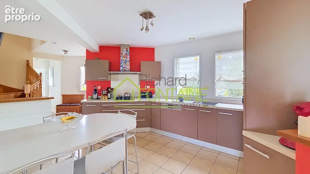 Proche tous les services, Maison familiale de + 170 m² avec 6 chambres, 3 salle de bains - photo 4