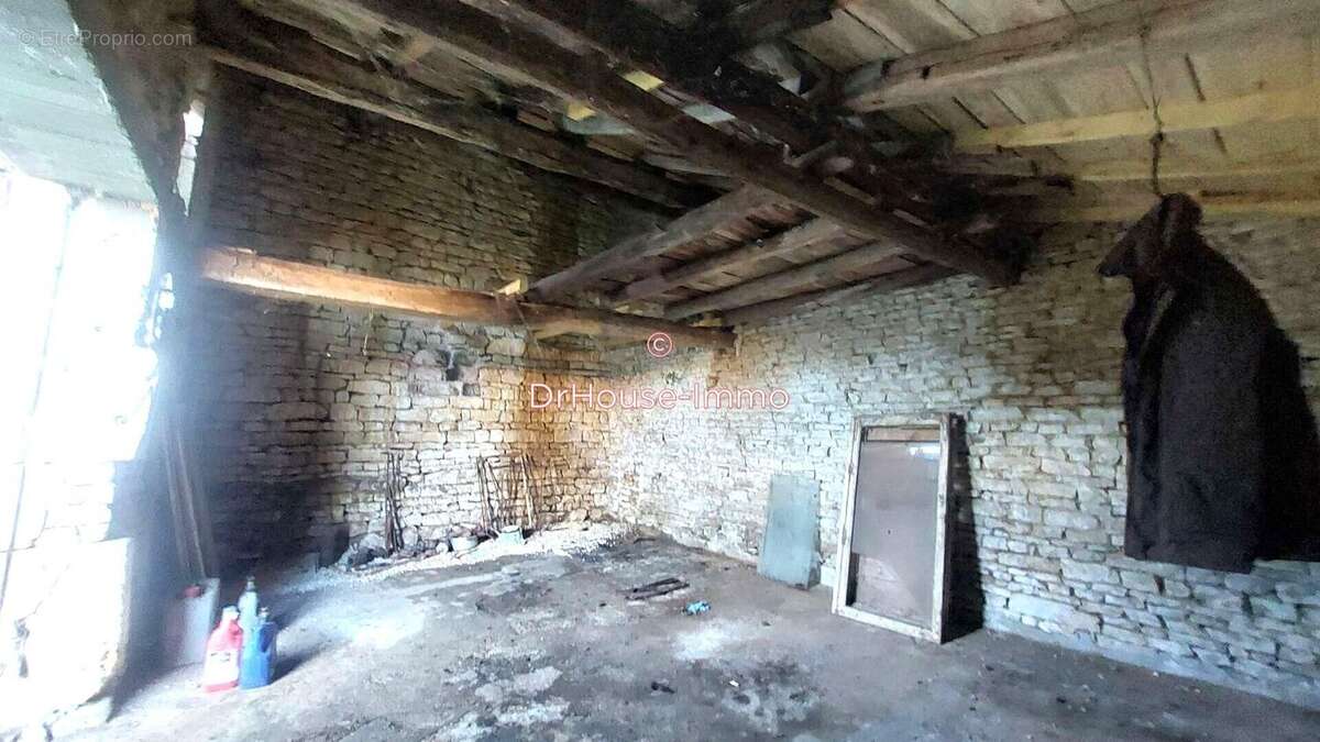 Maison à SAINT-HILAIRE-DE-VILLEFRANCHE