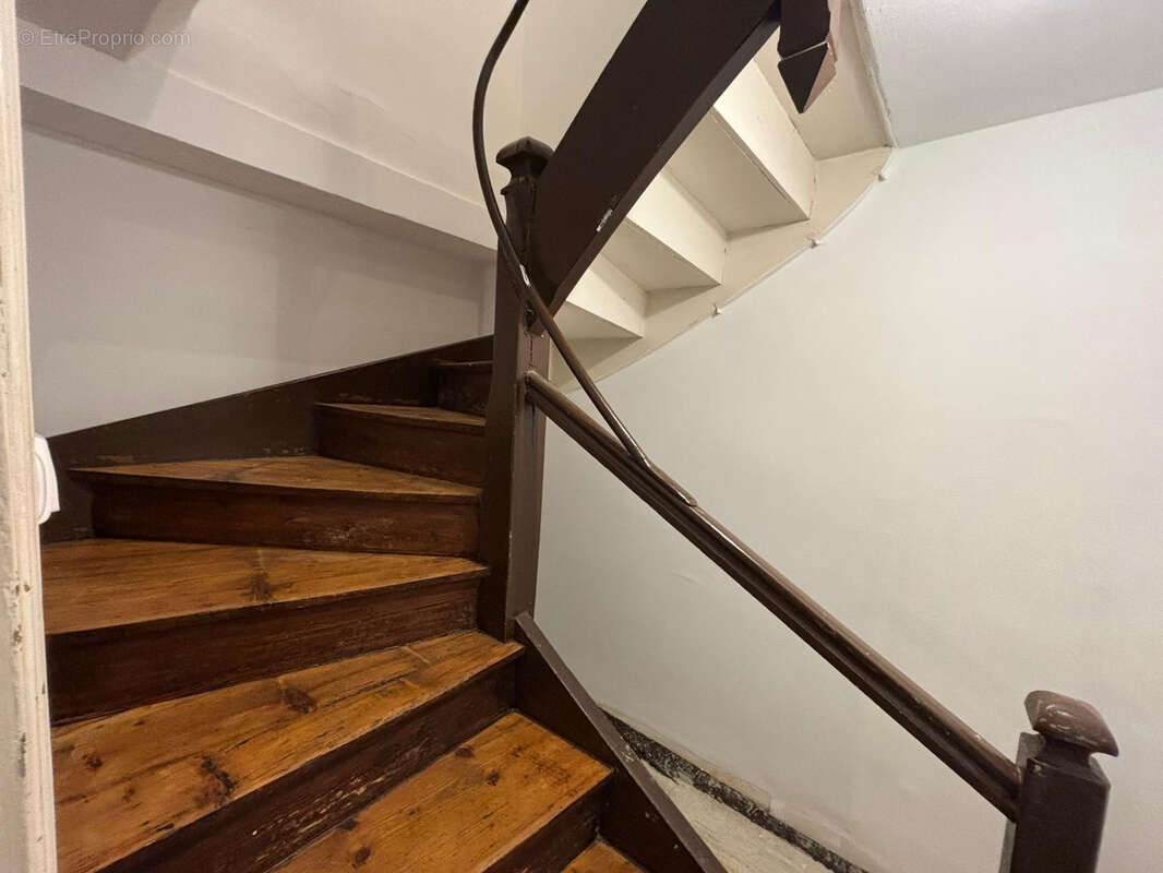 Maison à BAGE-LE-CHATEL