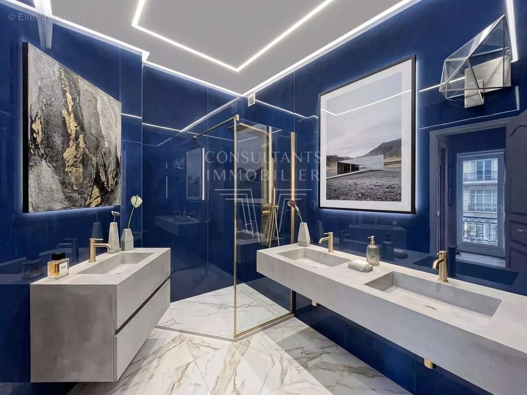 Appartement à PARIS-16E
