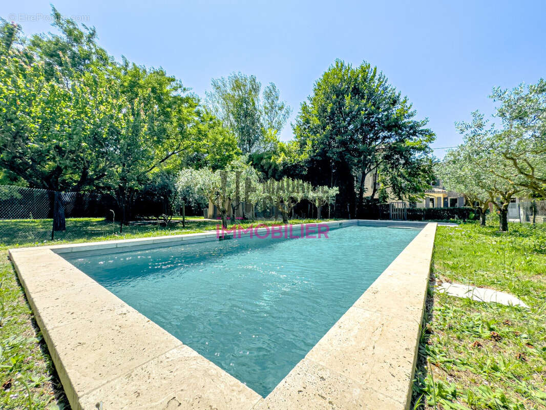 Maison à SAUMANE-DE-VAUCLUSE