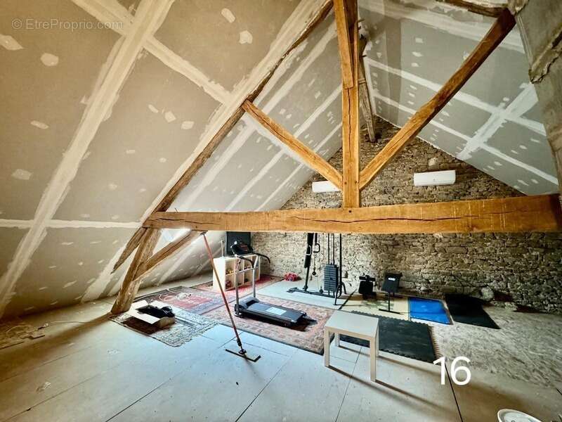 Maison à VIC-DE-CHASSENAY