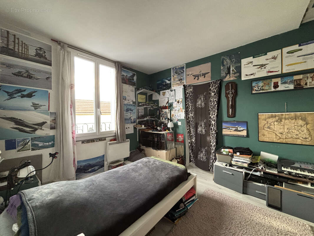 Commerce à SARTROUVILLE