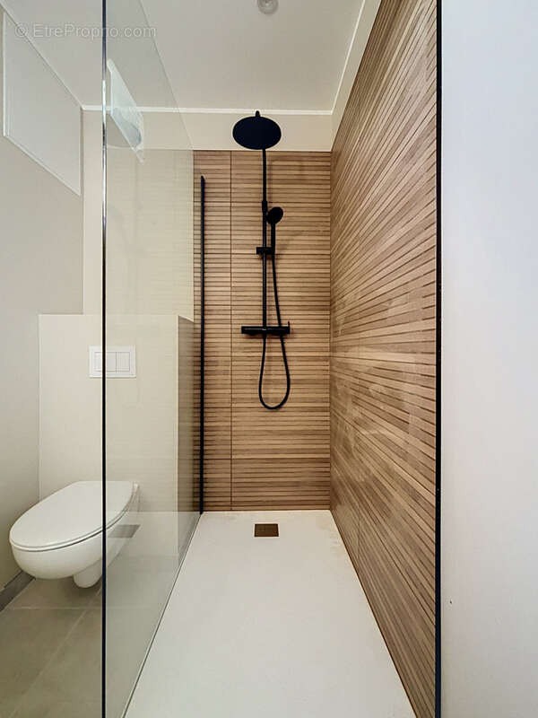 Apprtement entièrement rénové dans petite copropriété - photo 7