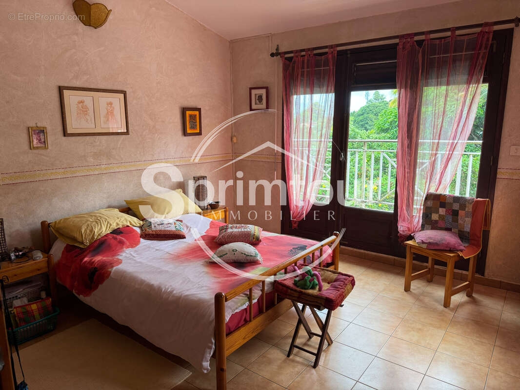 GOURBEYRE, villa T5 avec terrasse , double garage sur un grand terrain - photo 17