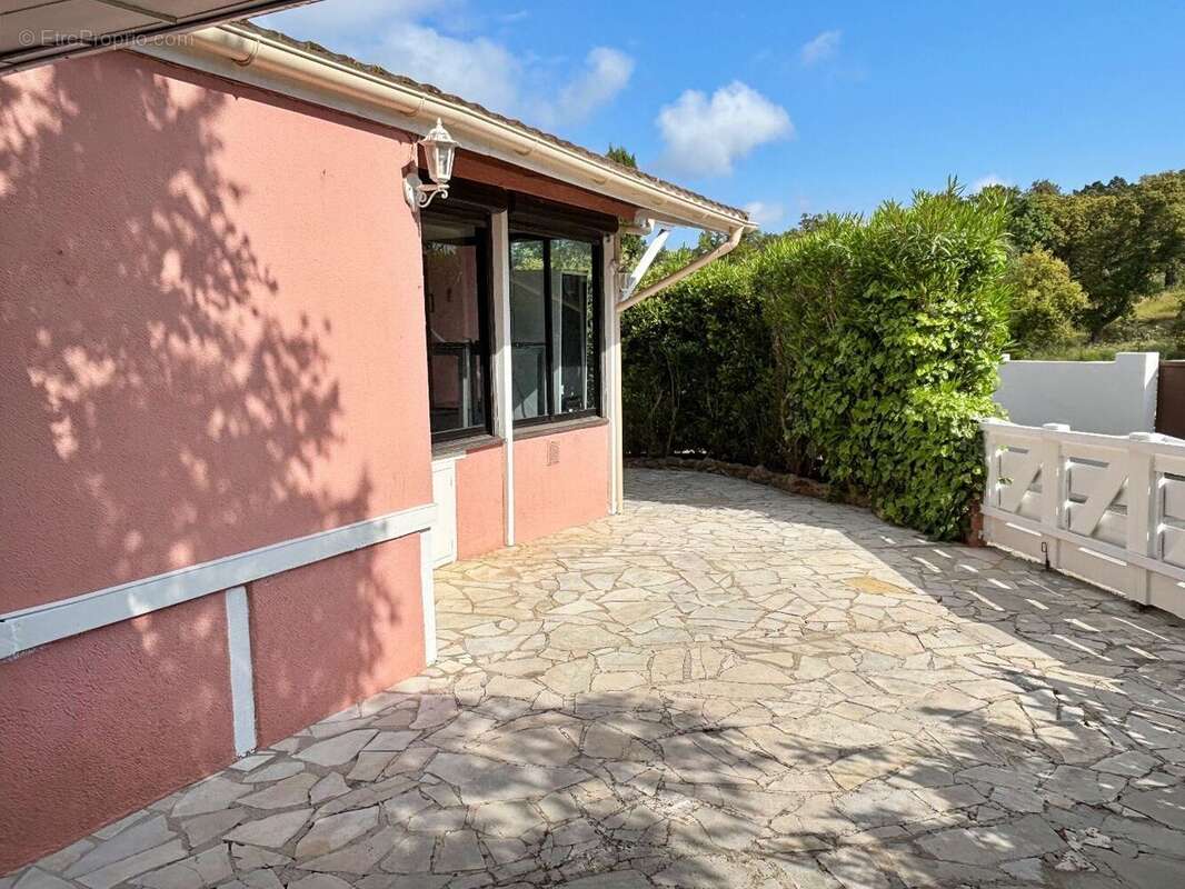 Maison à ROQUEBRUNE-SUR-ARGENS