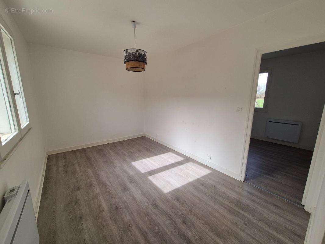 Appartement à VEAUCHE