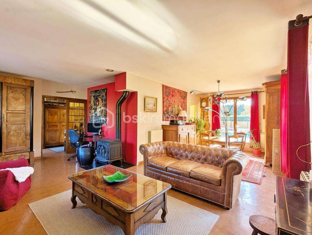 Maison à CHALLES-LES-EAUX