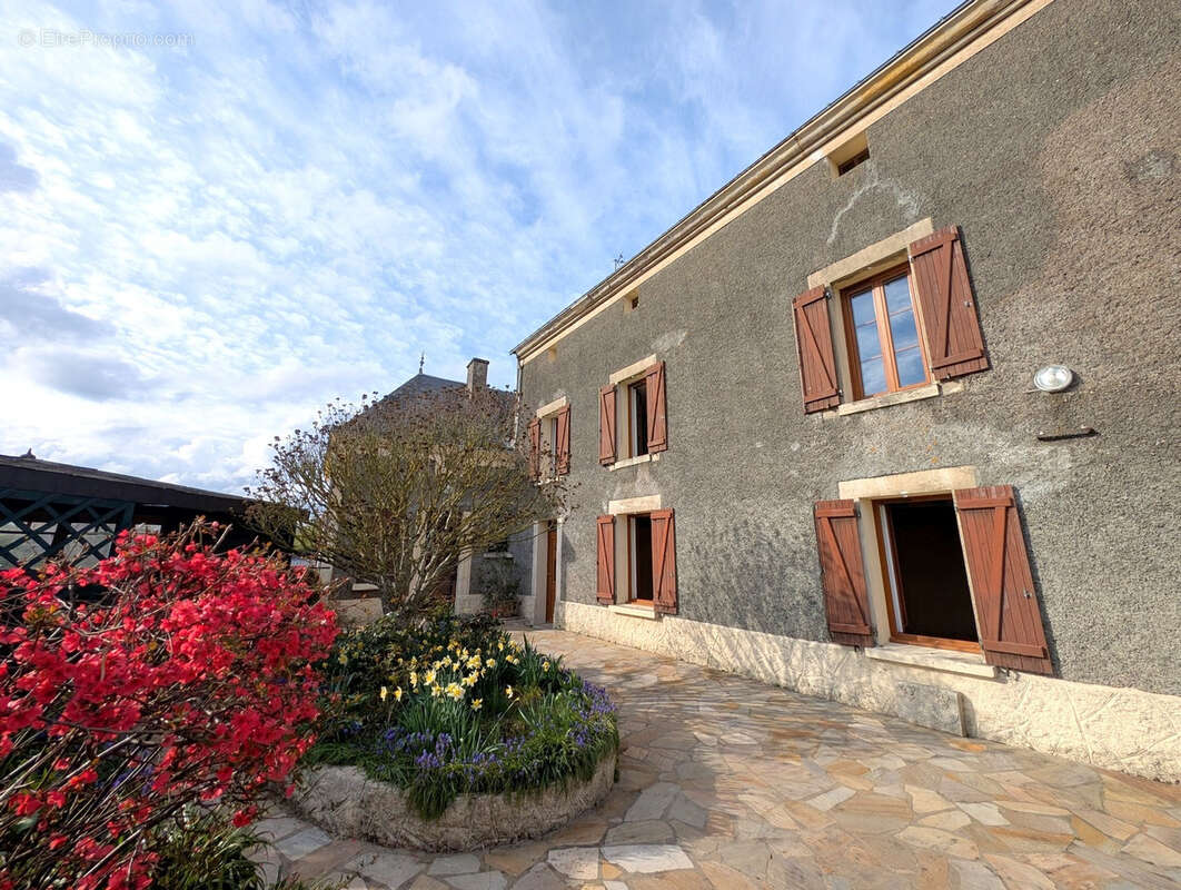 Bel ensemble immobilier - photo 3