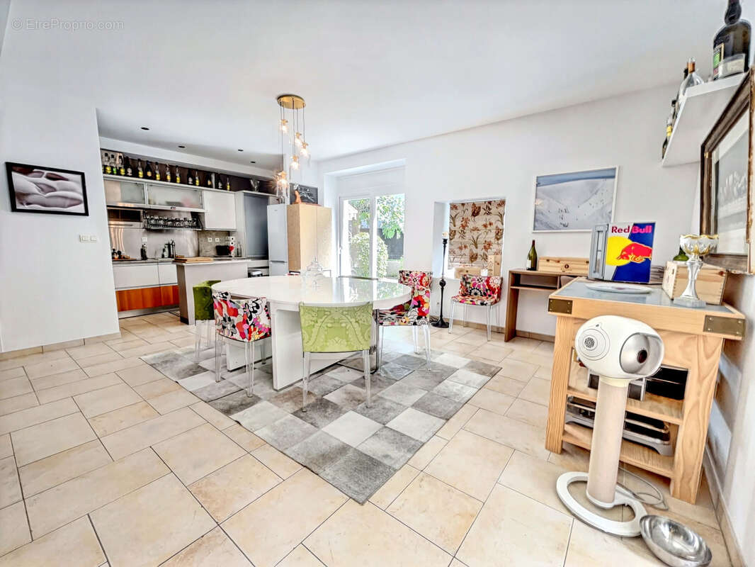 En vente à Tresserve : propriété avec piscine - photo 4