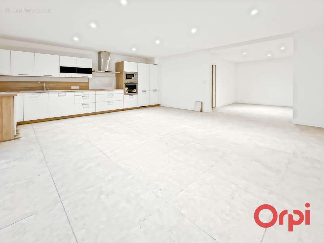 Appartement à MARSEILLE-5E