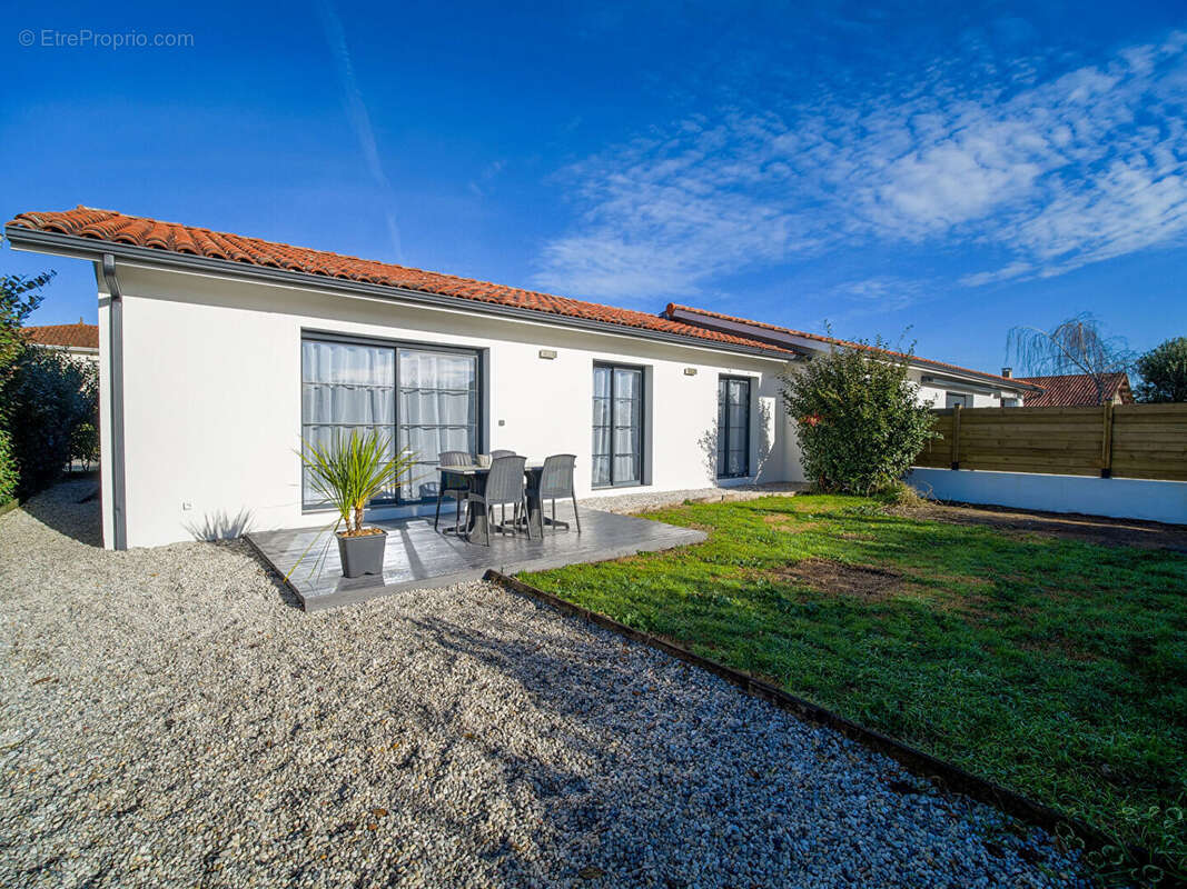 Maison à PARENTIS-EN-BORN