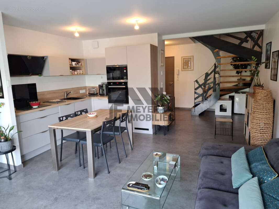 Appartement à CUSTINES