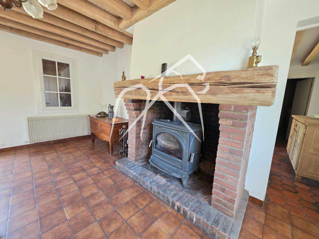 Maison de caractère  de 177 m² avec fort potentiel d'aménagement  La Ferrière-sur-Risle 27760  - photo 6