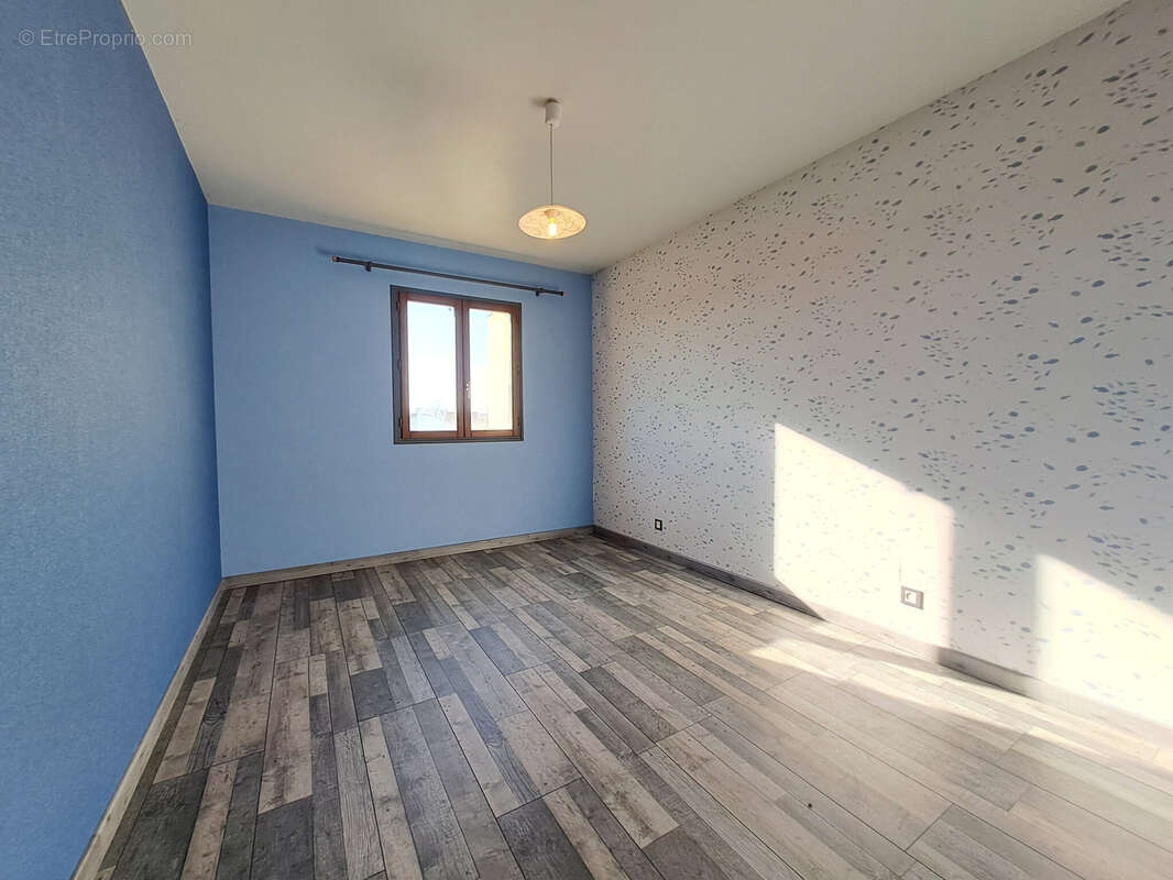 Belle maison 4 chambres 157 m2 - Garage et dépendances - photo 6