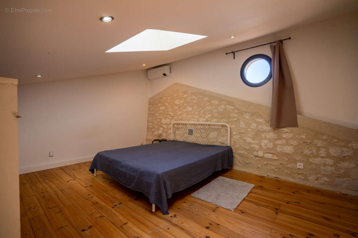Propriété de caractère en pierre avec vue dominante, piscine et dépendance - photo 17
