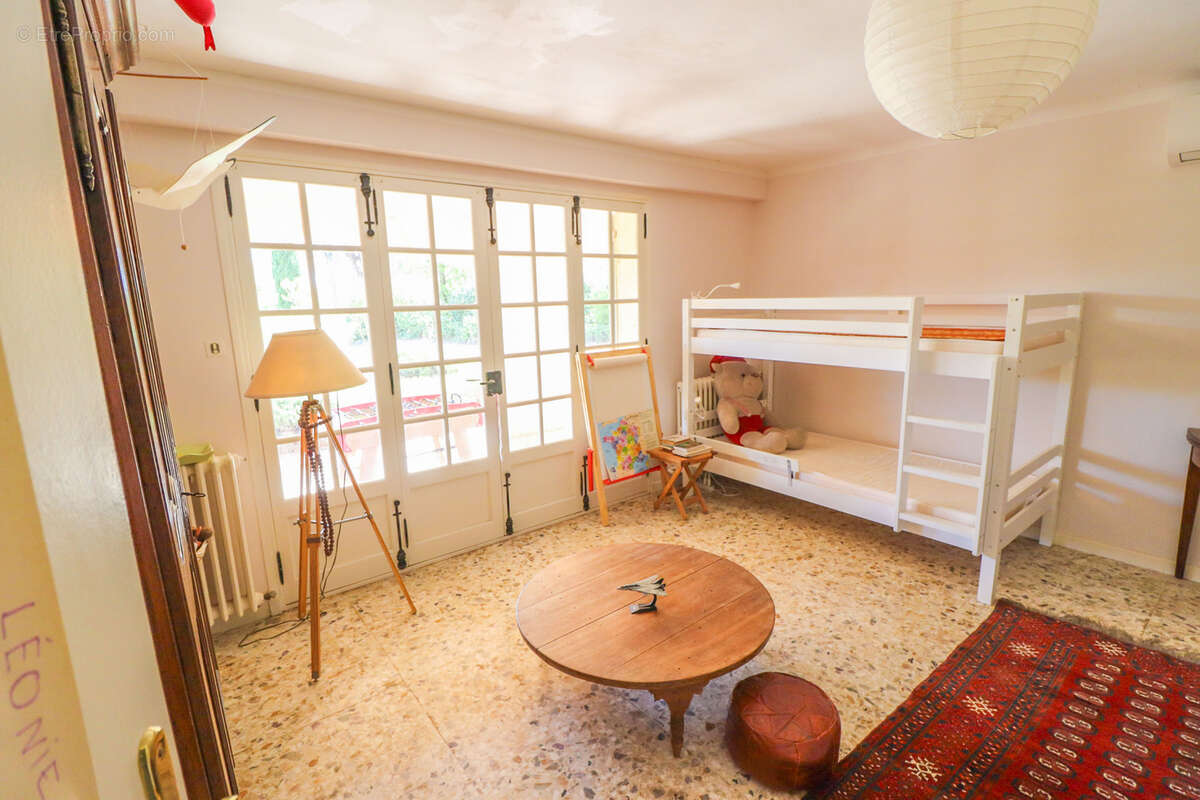 Villa 5 chambres sur terrain 2000m2 avec piscine à 2 pas du village de flayosc - photo 18