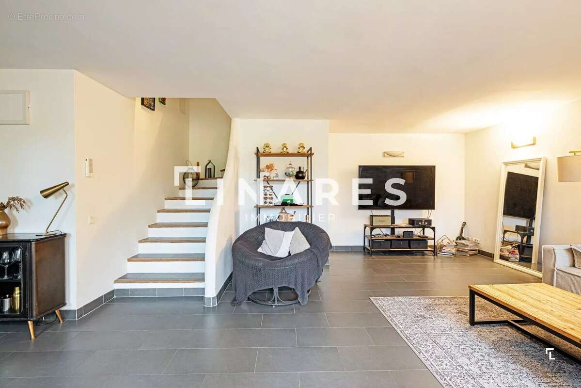 VUE SUR VIGNES - Maison T3 de 92m2 - Terrasse - Jardin - photo 4