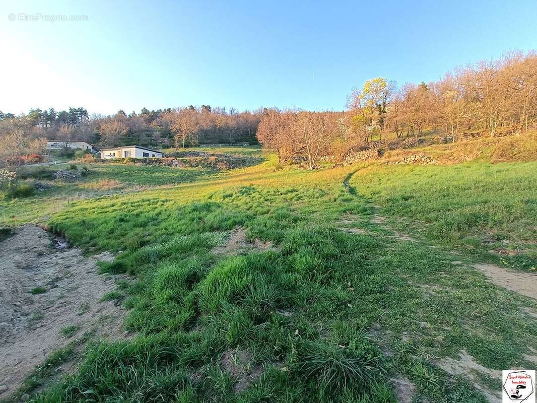 Terrain à SAINT-VICTOR