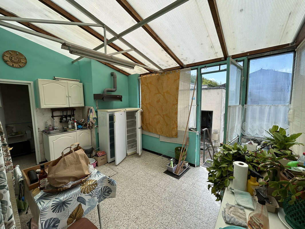 Ideale Artisan, collectionneur ou projet nécessitant de grands volumes ! Maison avec hangard proche axe routie - photo 5
