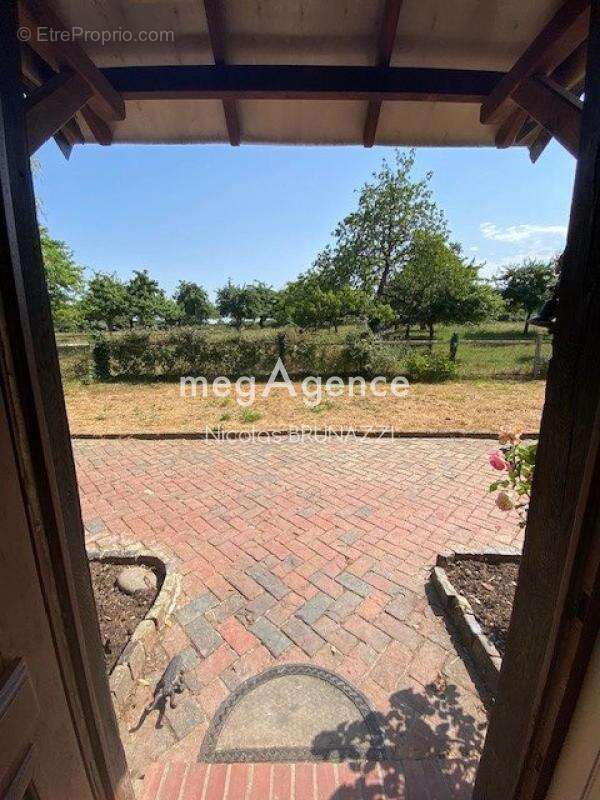Maison normande de caractère avec dépendance et terrain de 1 900 m² - photo 6