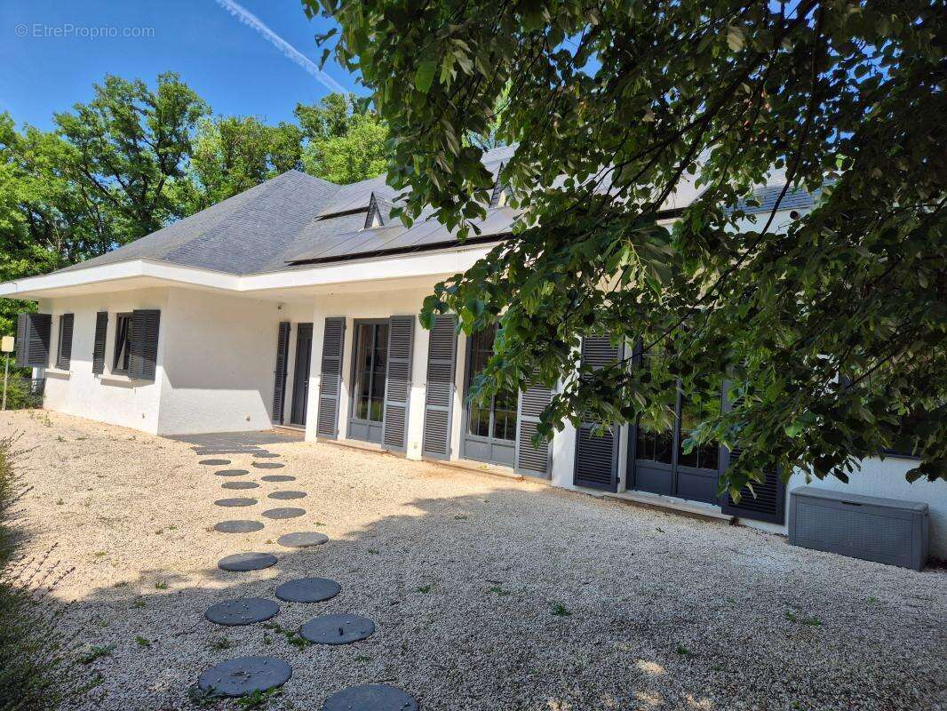 Maison à SAINT-GENIS-LAVAL