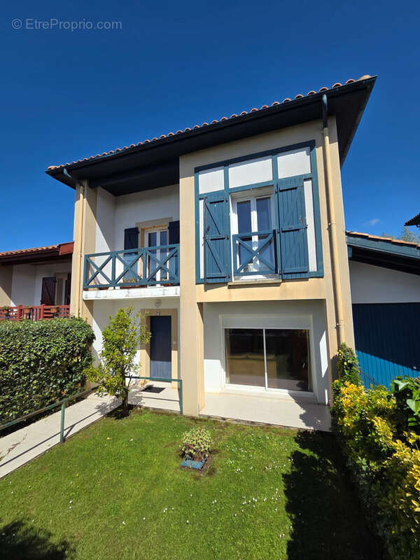 À vendre à Hendaye secteur Plage:  Maison mitoyenne F4 avec Jardin au calme d´une impasse. - photo 44