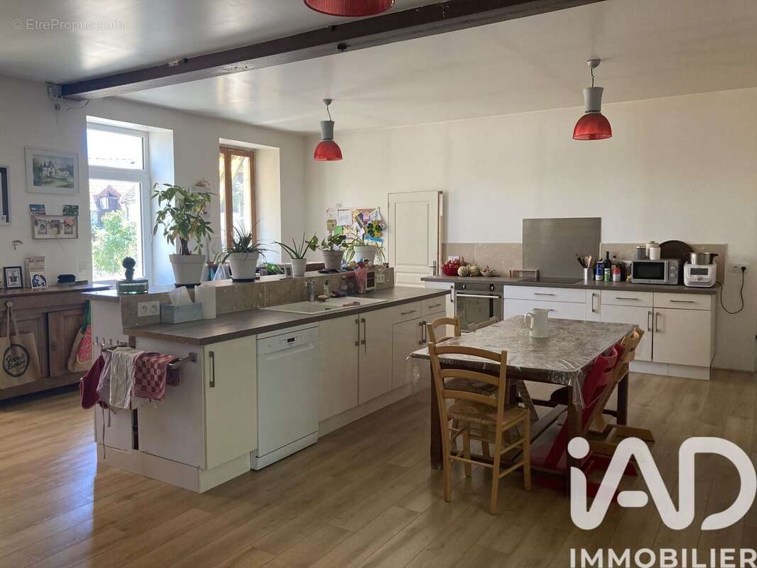 Maison 345 m² à Plou  - photo 5