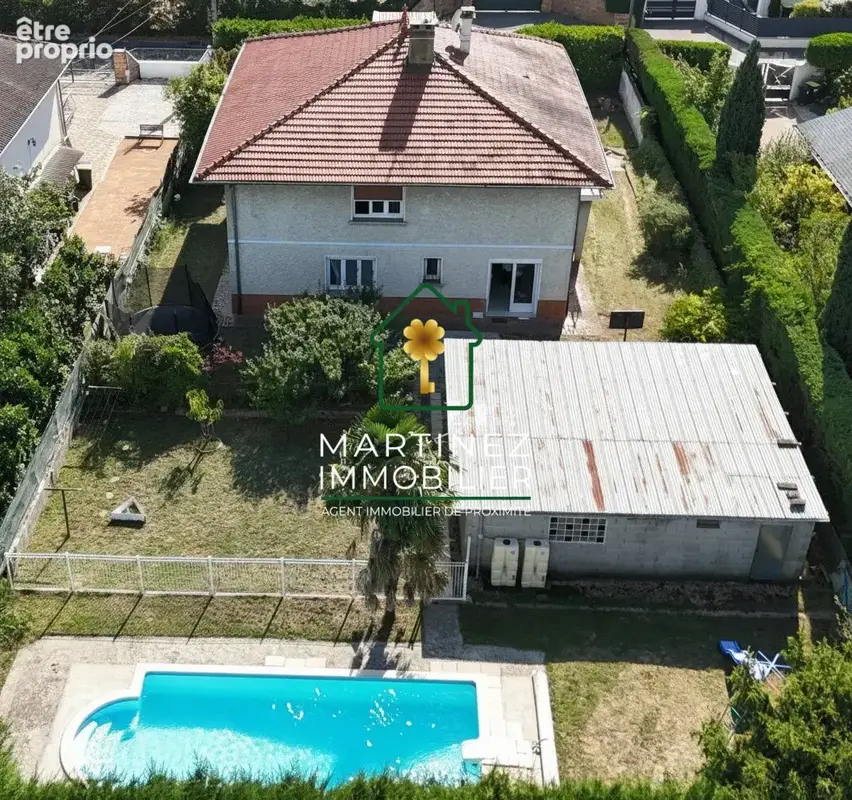 Maison 8 pièces 240 m² à vendre à Saint-Priest (69800) - photo 2