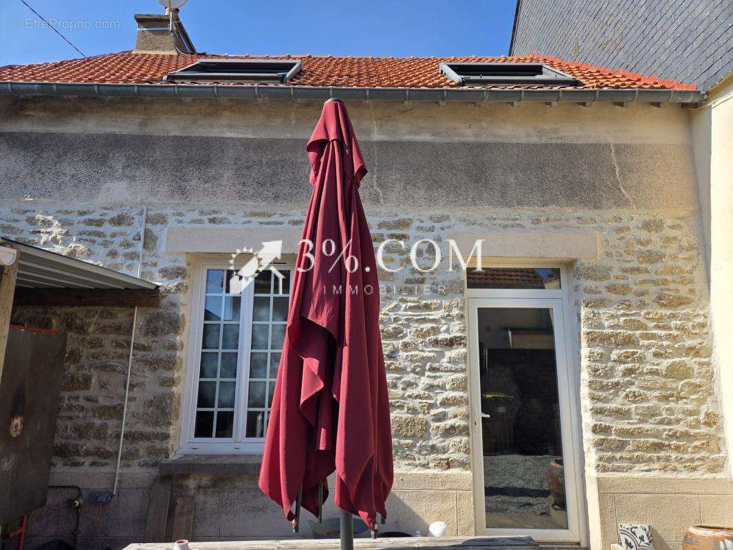 Maison à SAINT-JEAN-LA-POTERIE