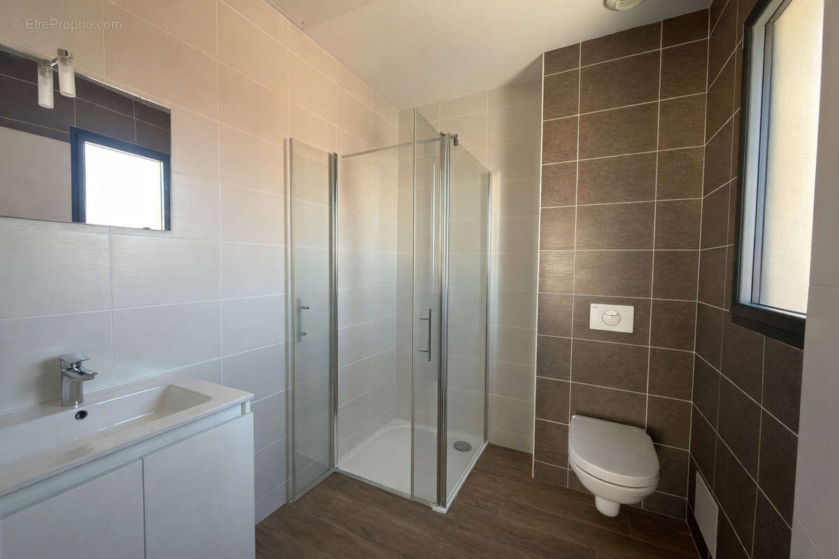 Maison à SAINT-LAURENT-DE-LA-SALANQUE