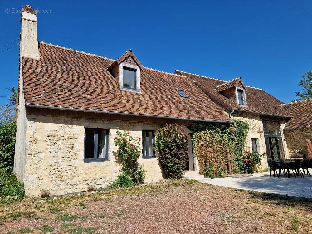 Maison à SAINT-COSME-EN-VAIRAIS