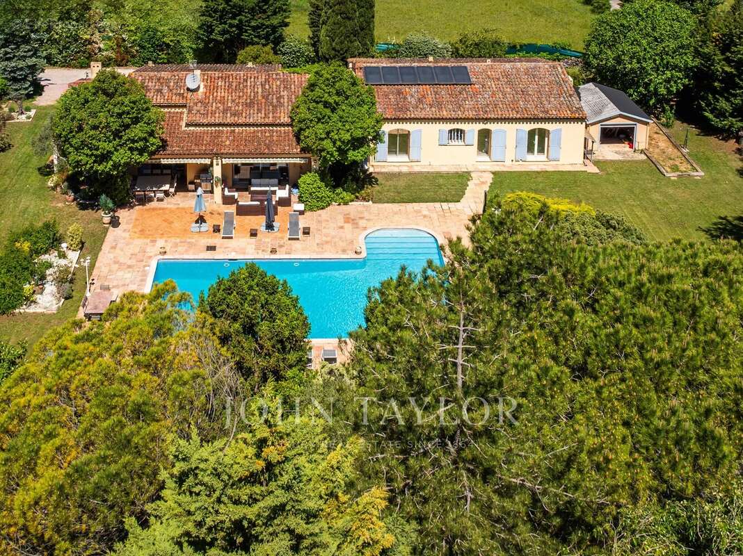 Exclusivité Aix Sud- Maison de plain pied- piscine- grand garage sécurisé. - photo 2