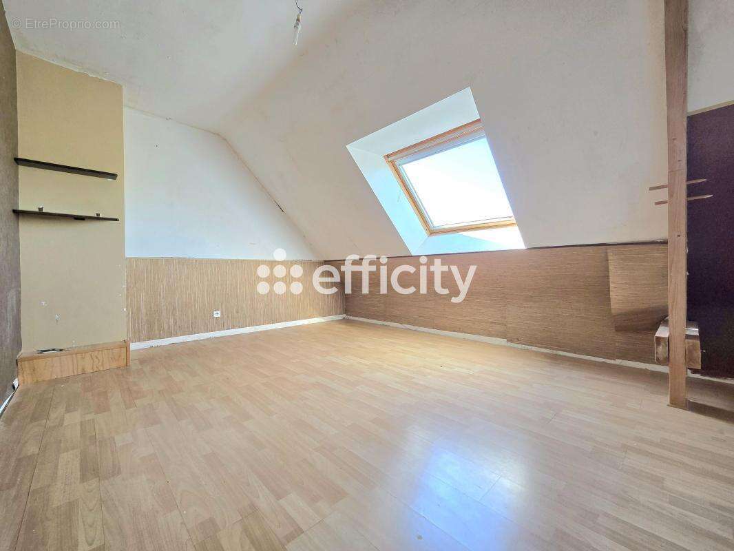 Maison 143 m² à Courtillers  - photo 11