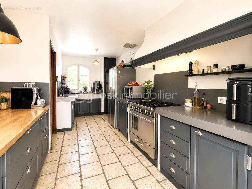 Maison à LE MUY
