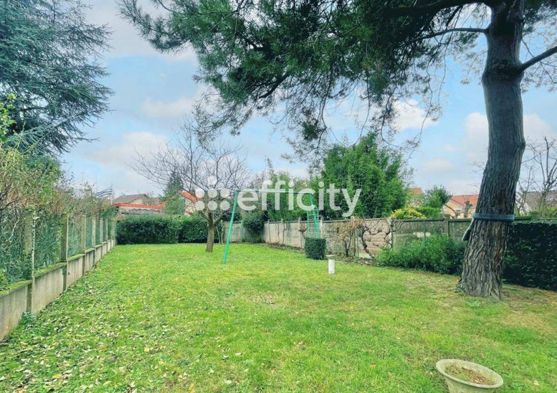 Maison à LES CLAYES-SOUS-BOIS