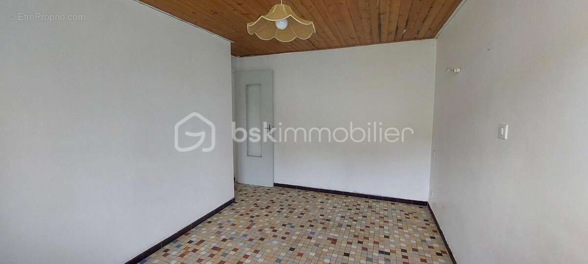 Maison plain-pied - 2 chambres - jardin - garage - dependances - photo 7
