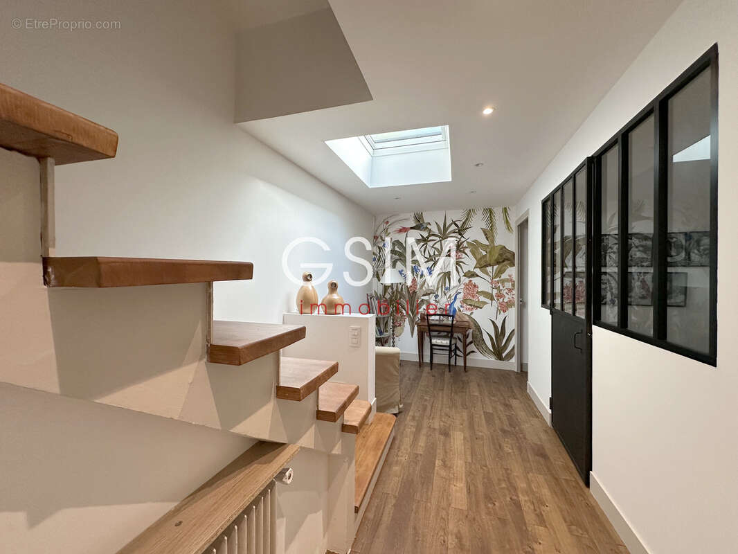 Maison à VILLE-D&#039;AVRAY