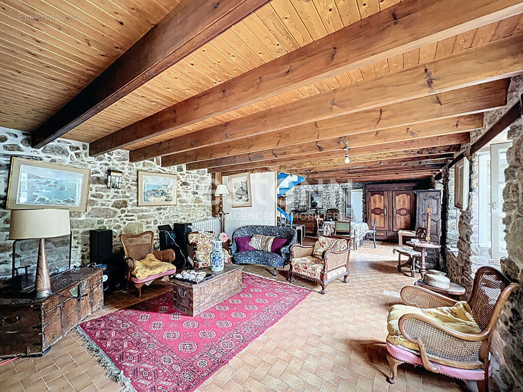 Maison à LAMPAUL-PLOUARZEL