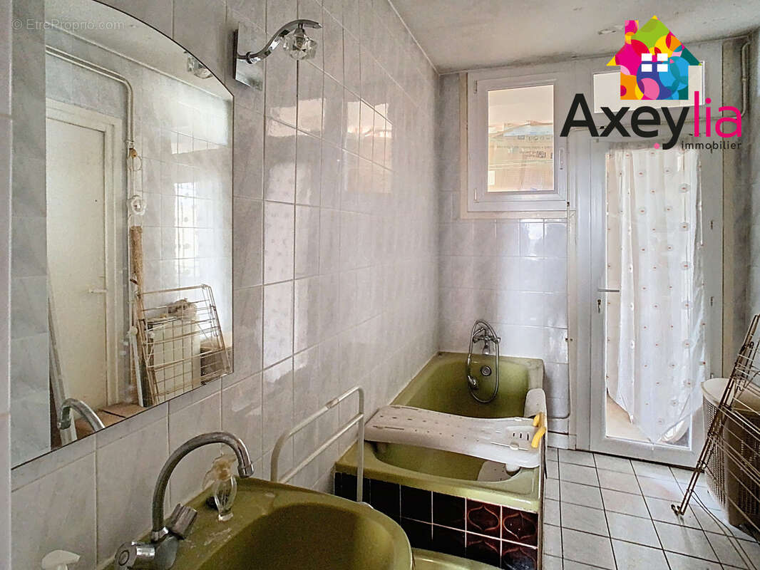 A vendre- roanne- appartement t5 avec balcon, cave et cellier - photo 3