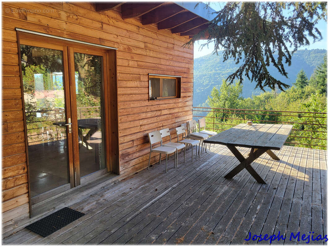 Maison à SAINT-ETIENNE-DE-SERRE