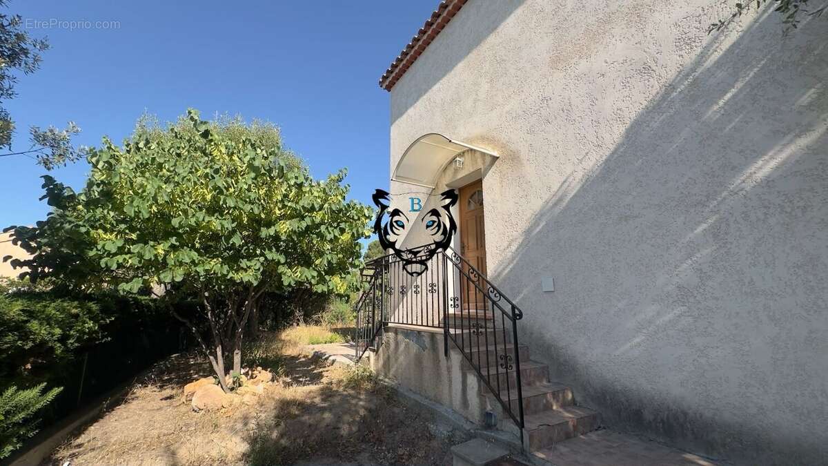 Maison à ROQUEBRUNE-SUR-ARGENS
