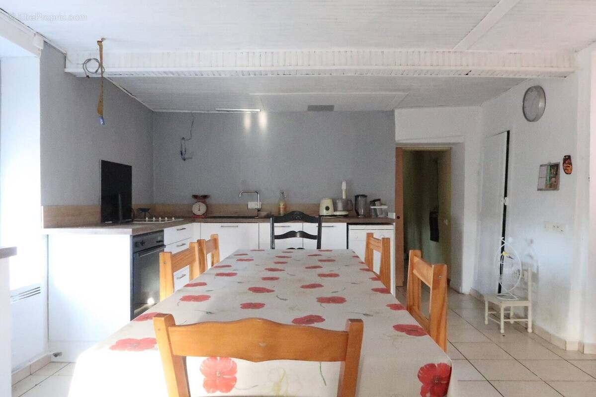 Maison à SAINT-MARTIN-LA-SAUVETE