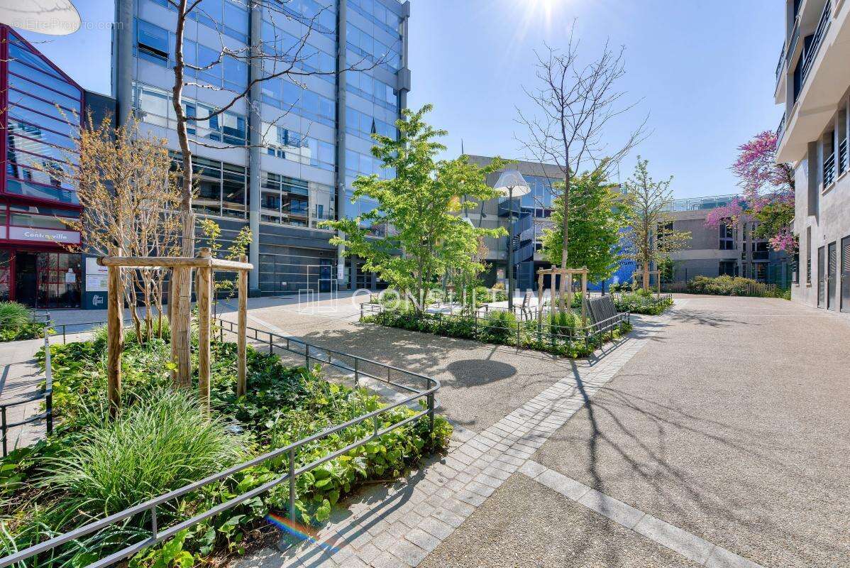 Commerce à ISSY-LES-MOULINEAUX