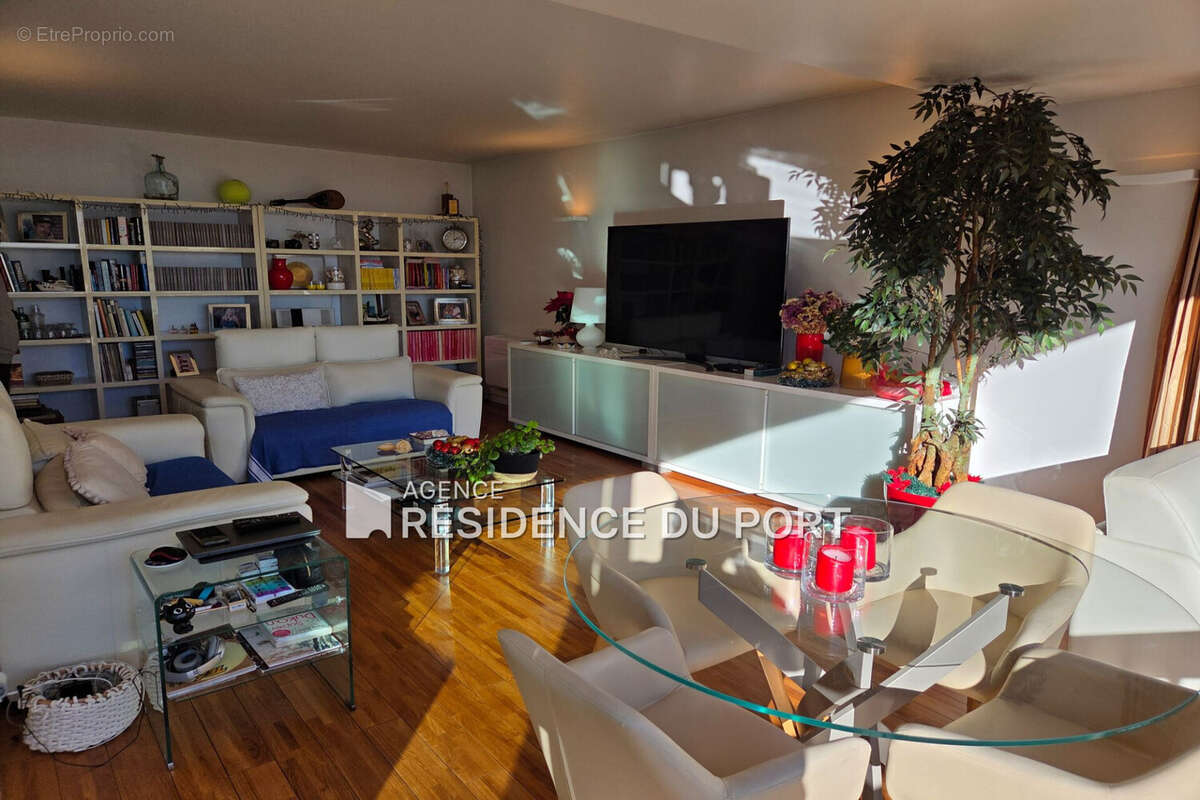 Appartement à MANDELIEU-LA-NAPOULE